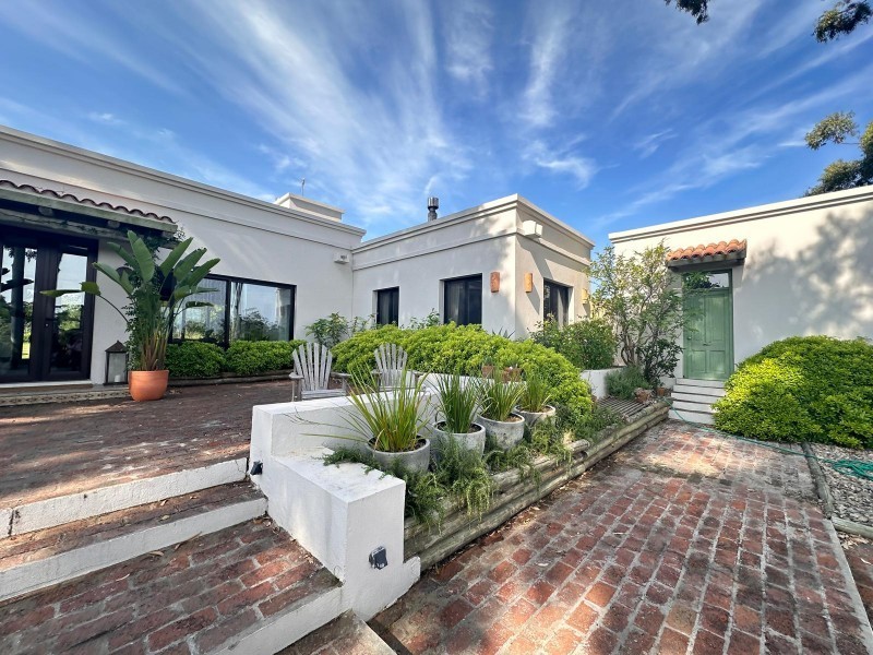 Casa amplia en venta y alquiler en el Quijote